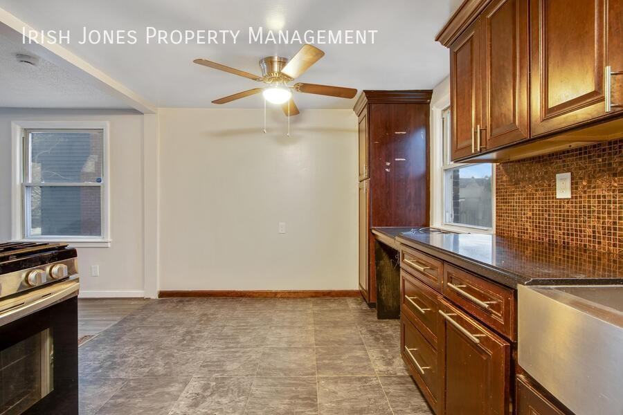 15 Arbour Ln #1LEFT - Photo 2 of 11