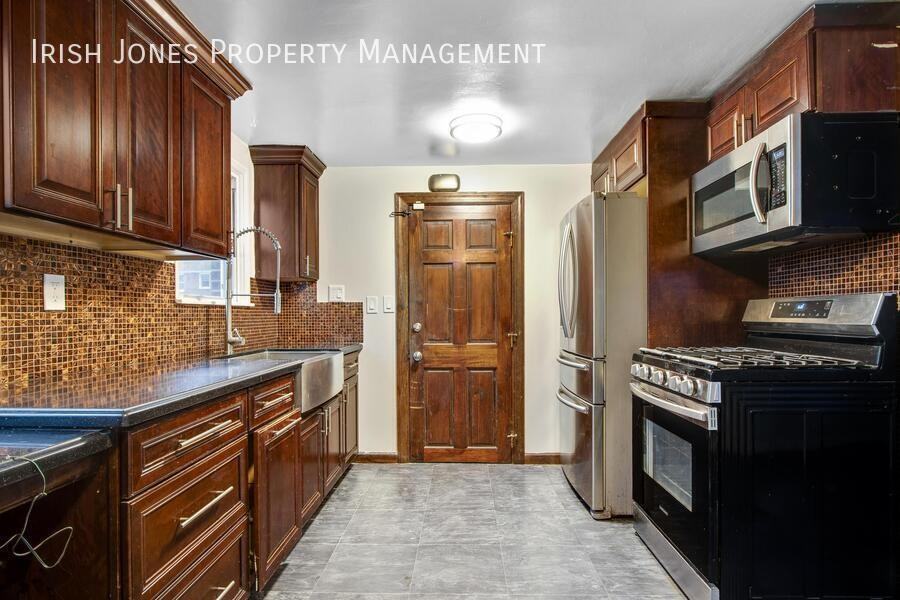 15 Arbour Ln #1LEFT - Photo 3 of 11