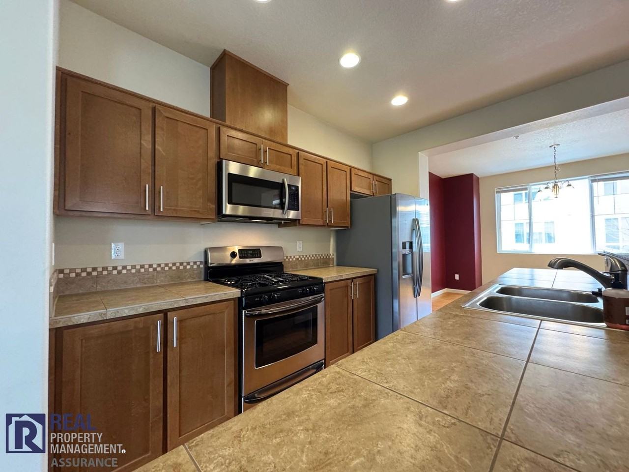 10733 Ne Gateway Pl - Photo 4 of 22