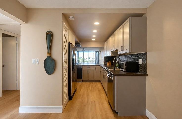 6 Royal Palm Way #310 - Photo 3 of 9