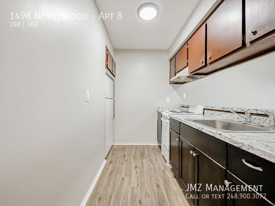 1498 Nancywood Dr #8 - Photo 7 of 12