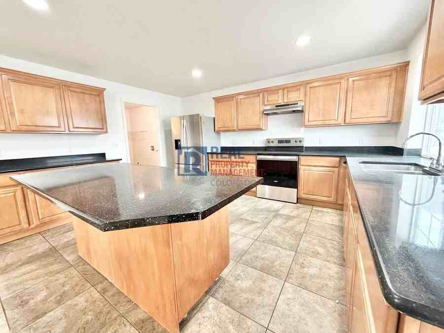 5404 Malaya St - Photo 4 of 15