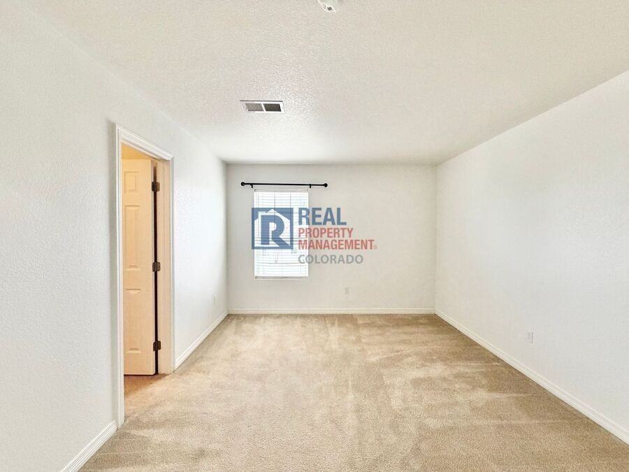 5404 Malaya St - Photo 6 of 15