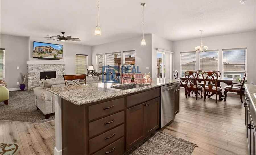 6687 Rolling Creek Dr - Photo 5 of 35