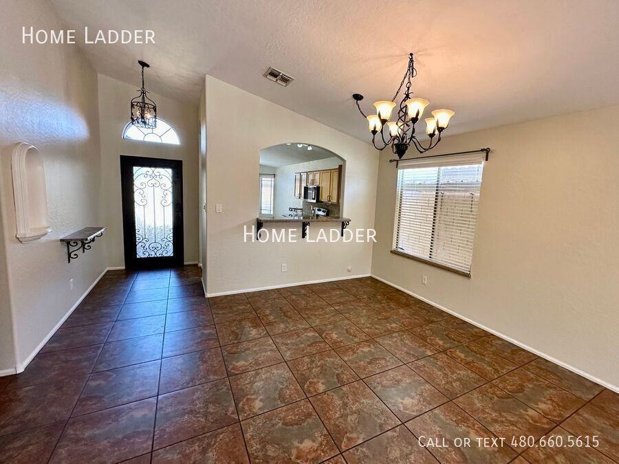 445 E Cantebria Dr - Photo 3 of 27