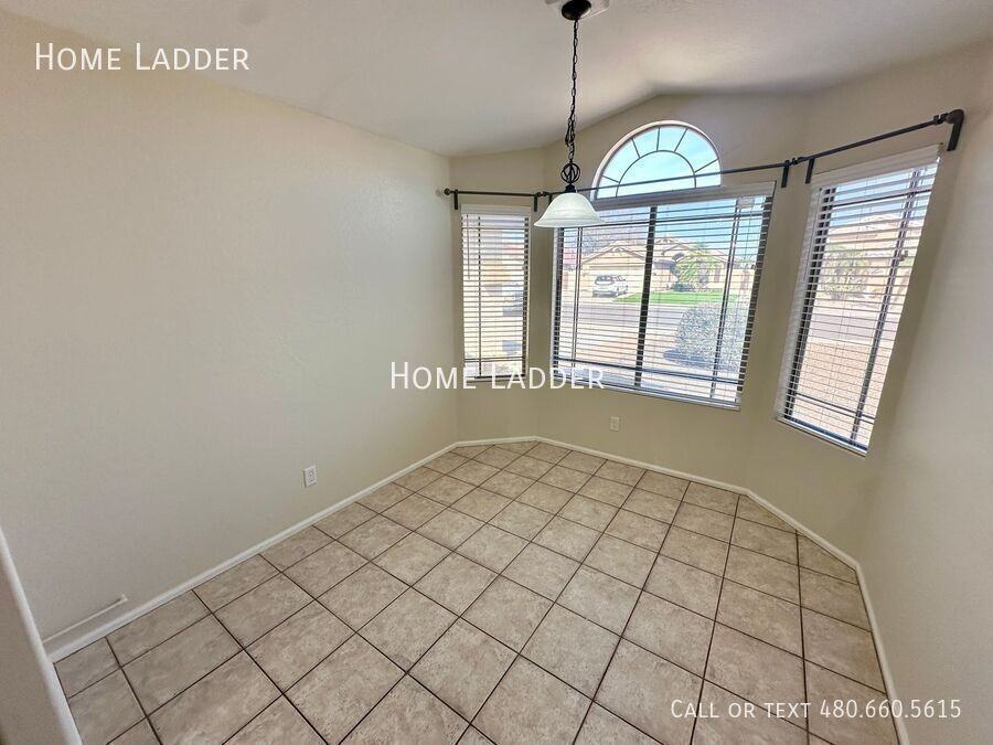 445 E Cantebria Dr - Photo 7 of 27