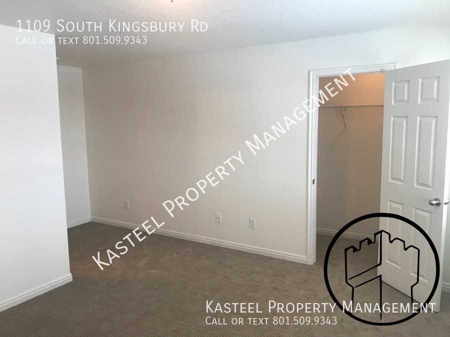 1109 S 1850 W - Photo 5 of 10