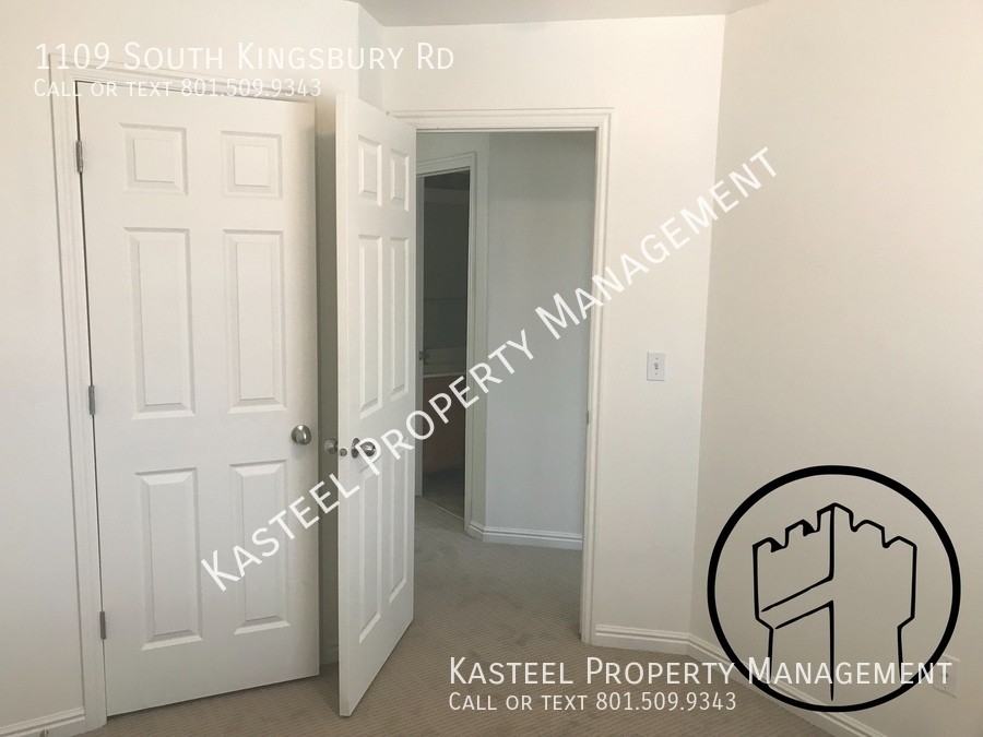 1109 S 1850 W - Photo 7 of 10