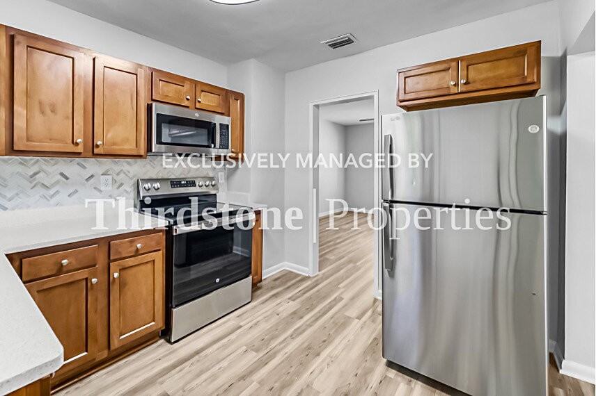 1093 Prospect St - Photo 4 of 15