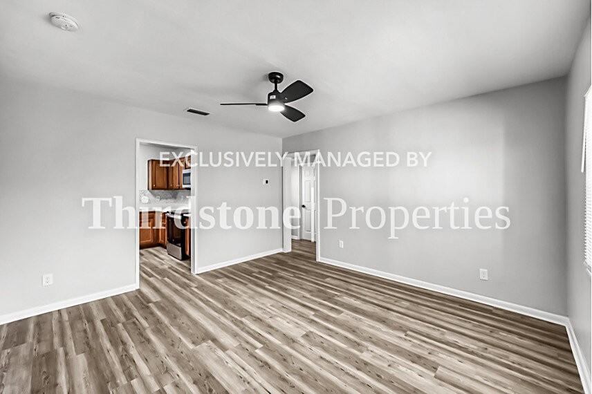 1093 Prospect St - Photo 5 of 15