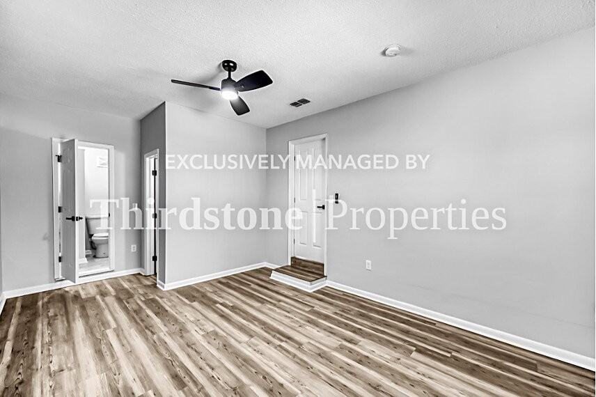 1093 Prospect St - Photo 6 of 15