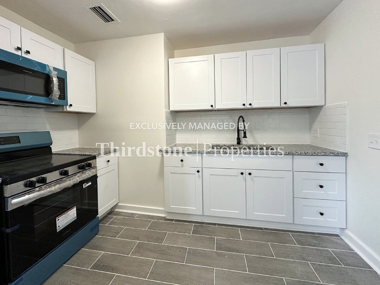 1178 Murray Dr - Photo 6 of 23