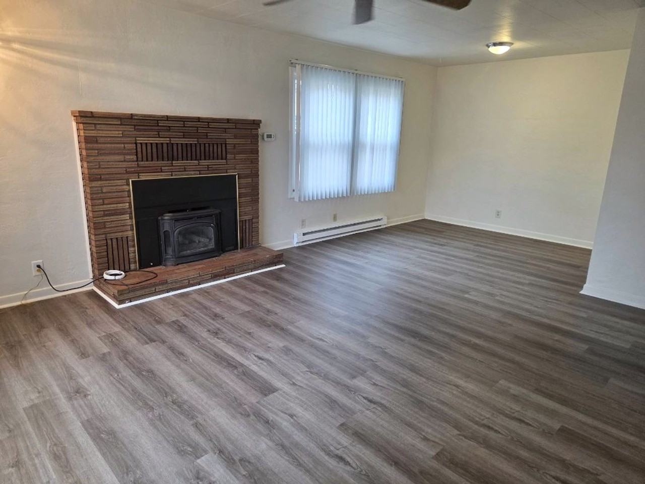 927 Dakota Ave - Photo 4 of 24