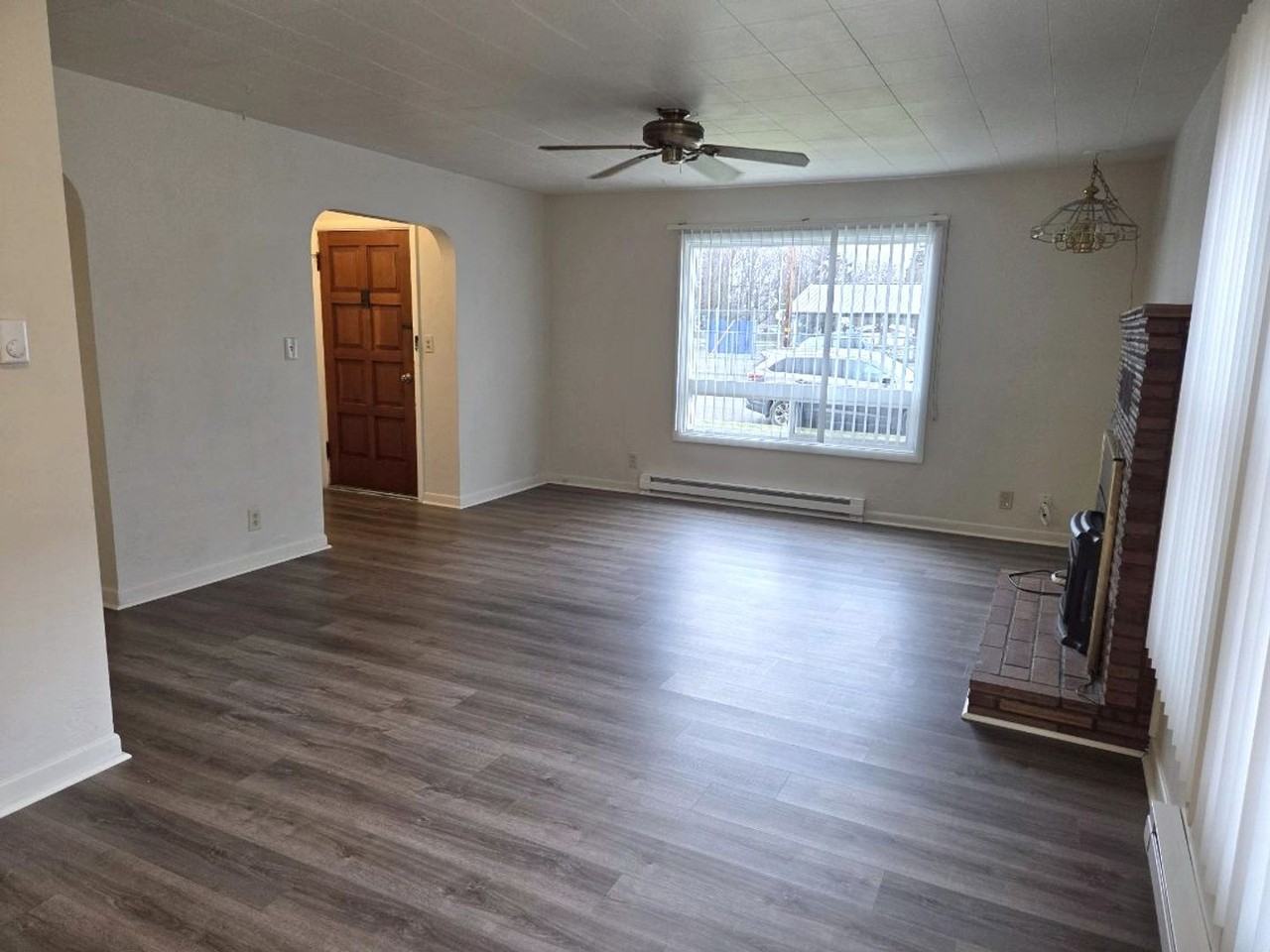 927 Dakota Ave - Photo 6 of 24