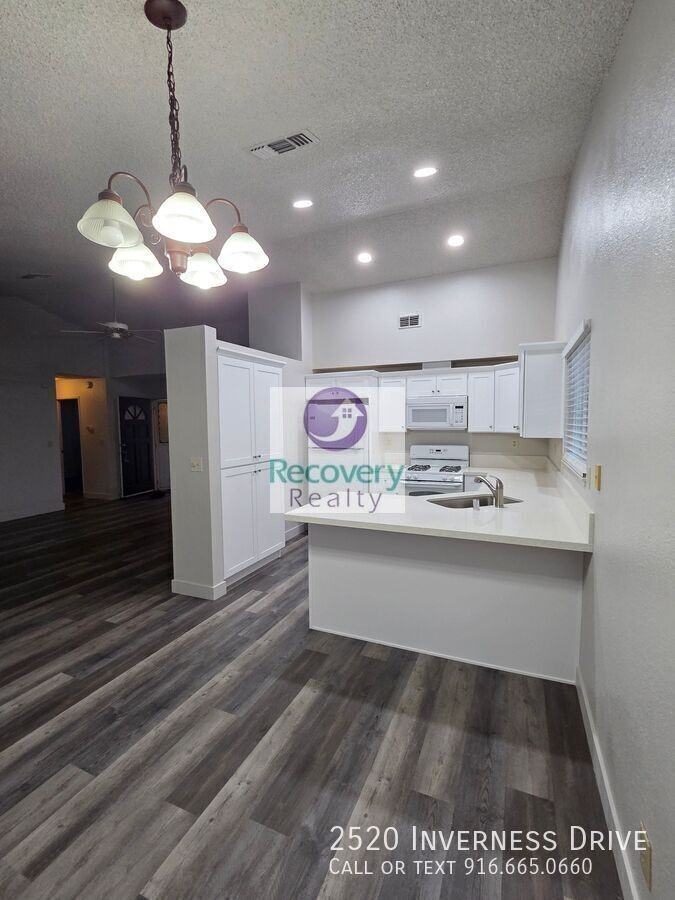 2520 Inverness Dr - Photo 3 of 13