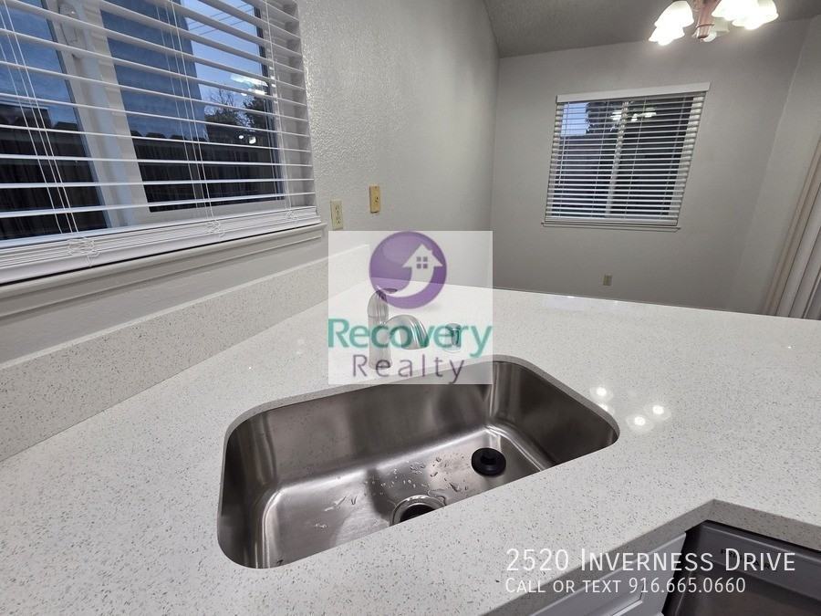 2520 Inverness Dr - Photo 5 of 13