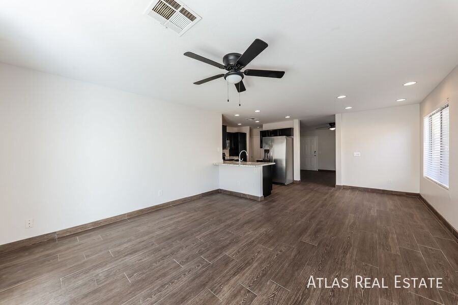 14219 N 150th Ave - Photo 5 of 20