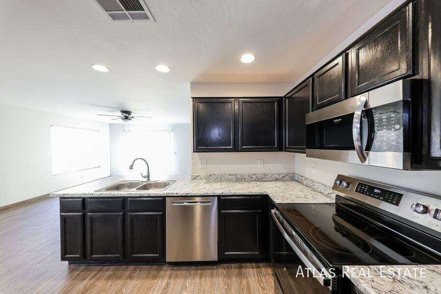 14219 N 150th Ave - Photo 7 of 20