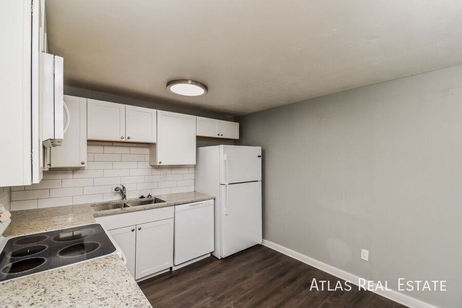 4644 Scenic Cir - Photo 4 of 20