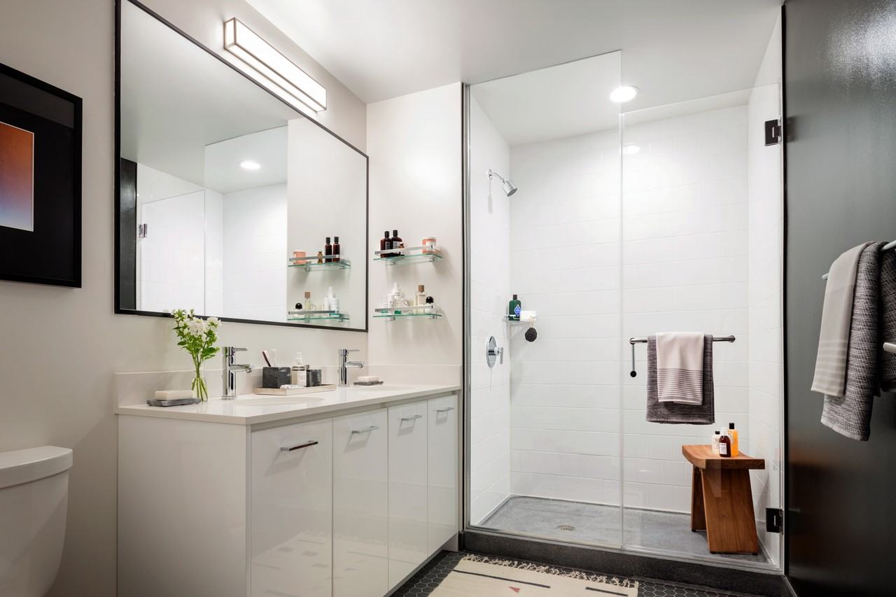 Landmark West Loop - Photo 5 of 34