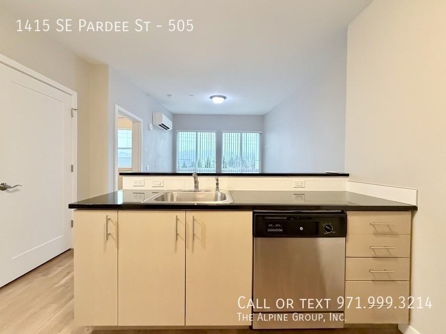 1415 Se Pardee St #505 - Photo 3 of 44