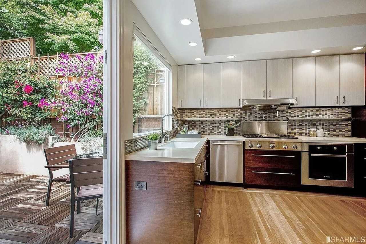 450 Fair Oaks St - Photo 7 of 24