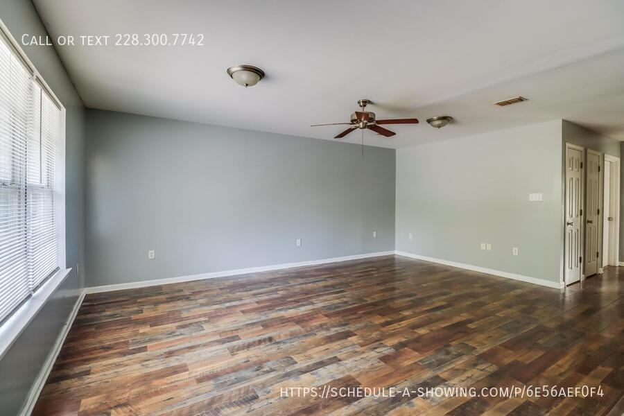 124 30th 1/2 St #B - Photo 4 of 11