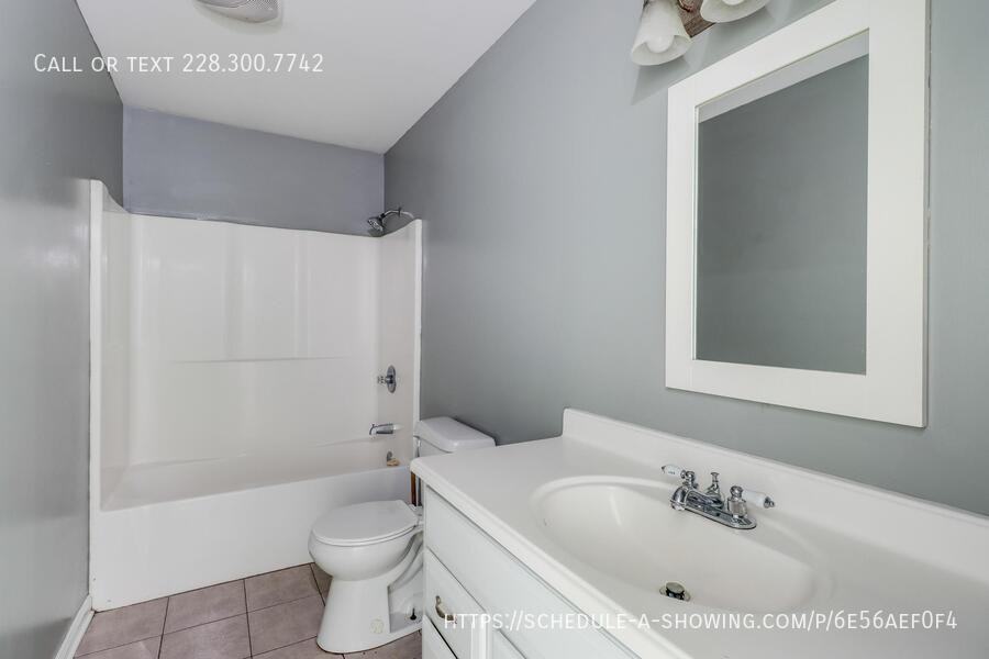 124 30th 1/2 St #B - Photo 7 of 11