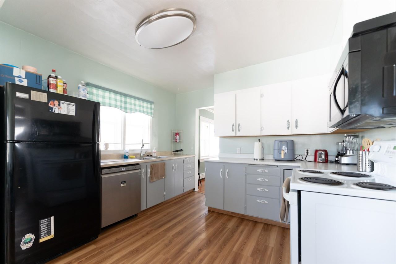 266 E 200 S - Photo 7 of 34