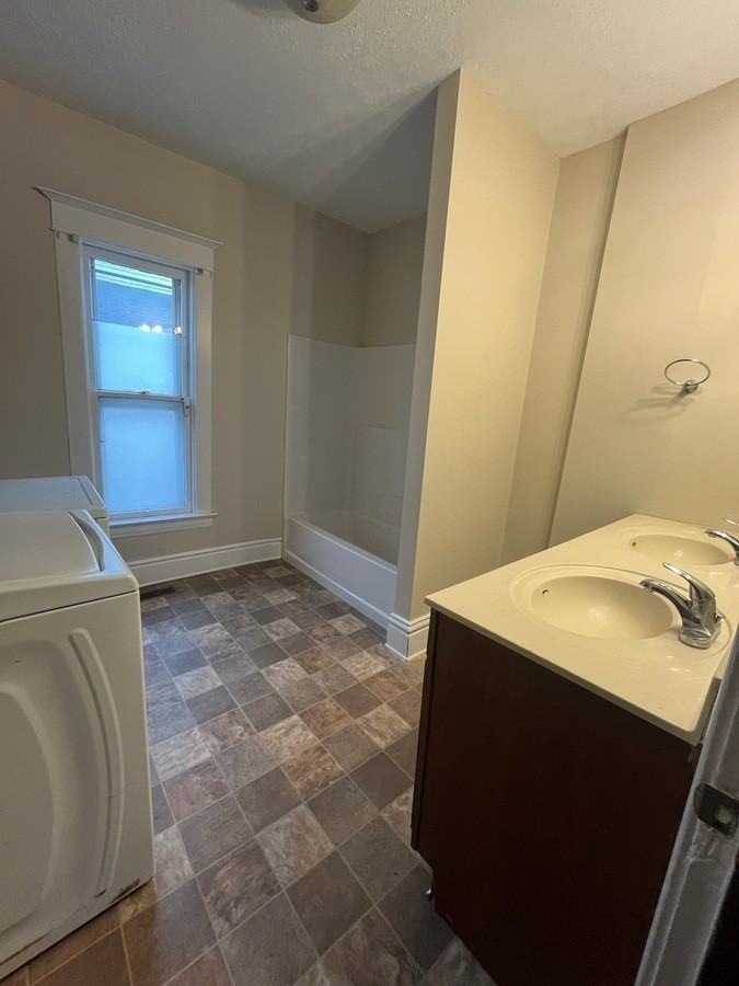 154 Straight Ave Sw - Photo 4 of 16