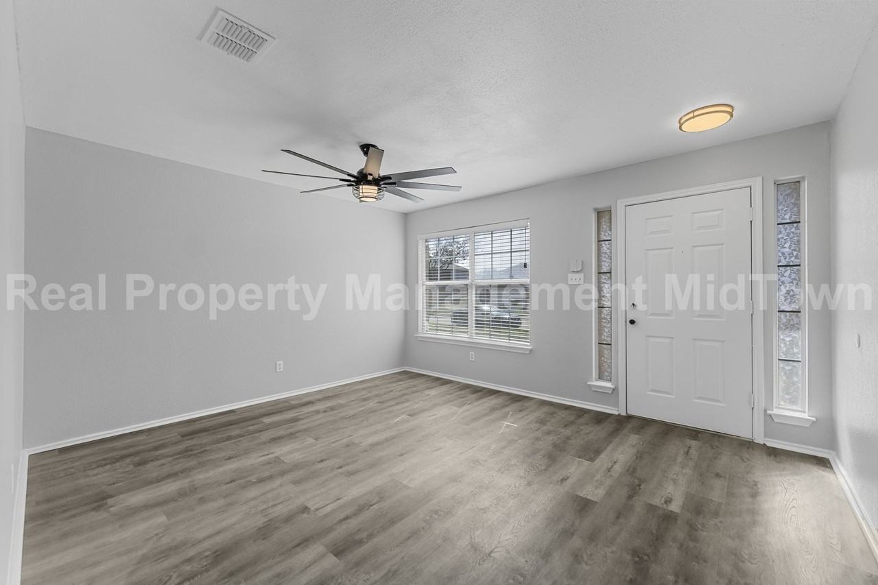 2205 Bolivar Dr - Photo 2 of 26