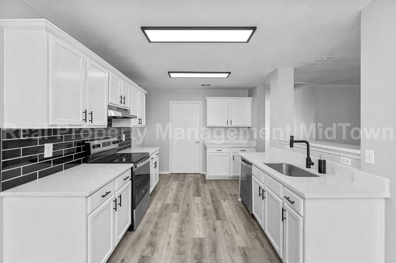 2205 Bolivar Dr - Photo 4 of 26