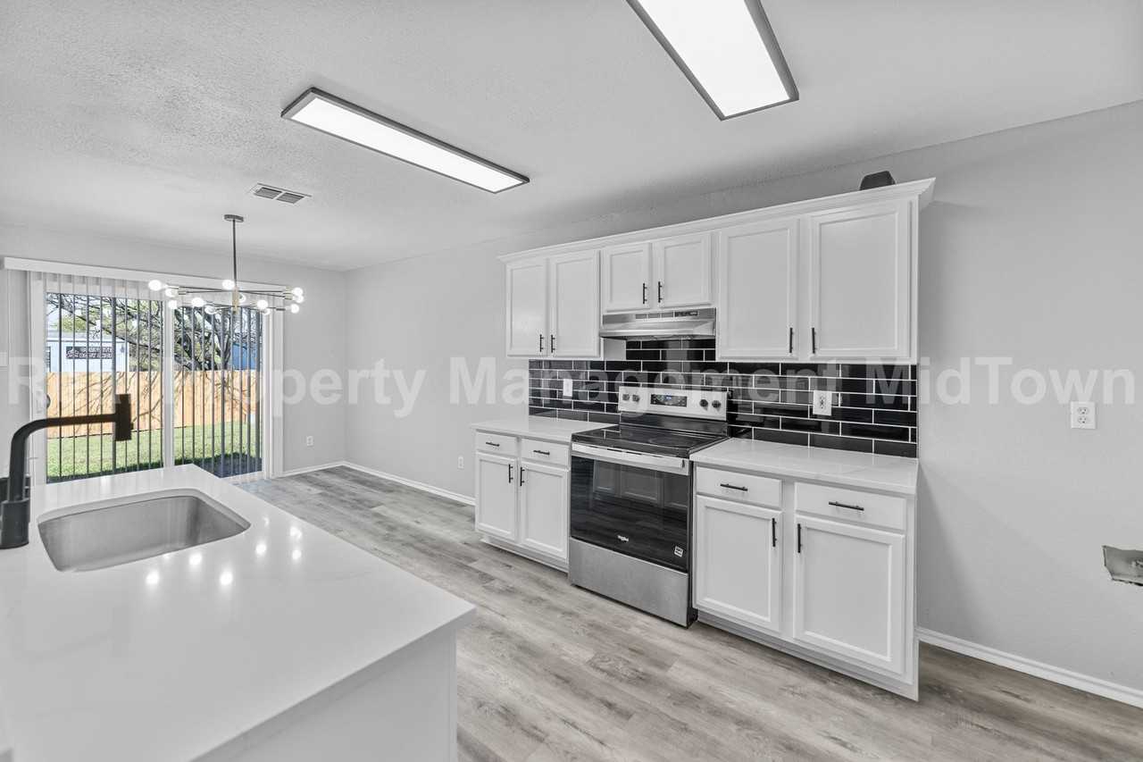 2205 Bolivar Dr - Photo 5 of 26