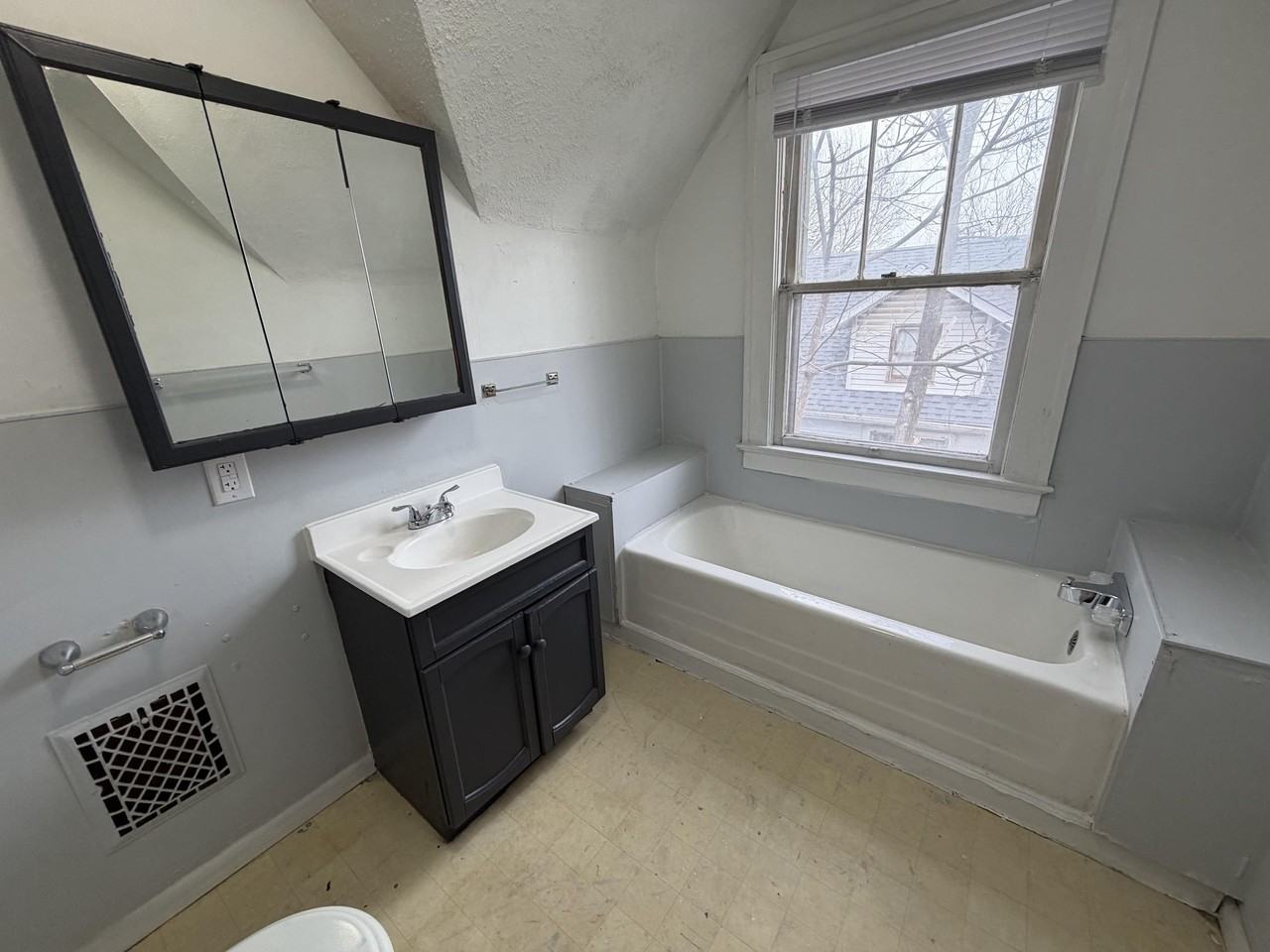 20 Bismark St - Photo 6 of 19