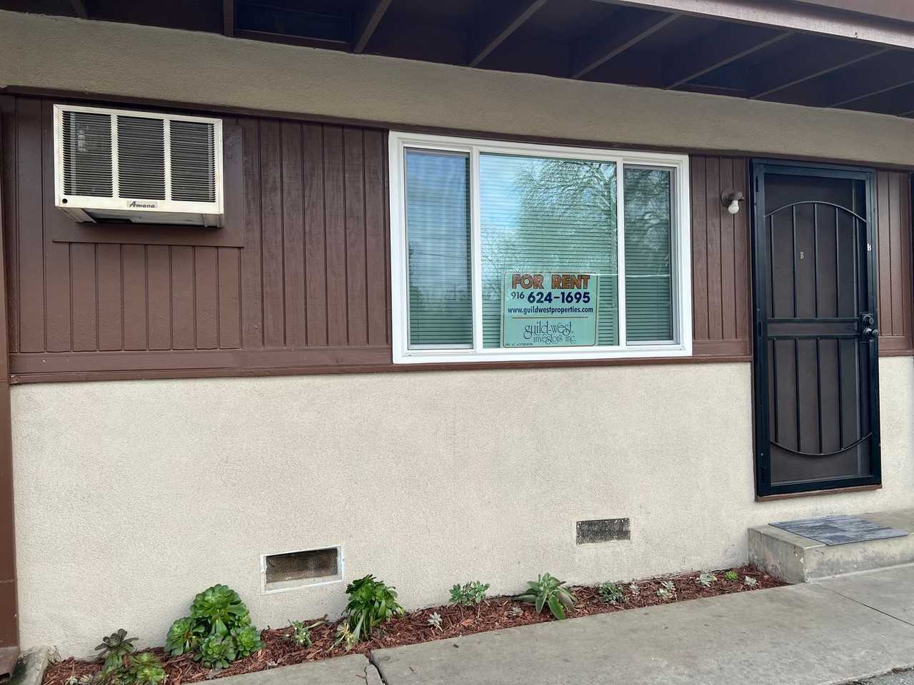 320 B St #B - Photo 6 of 8