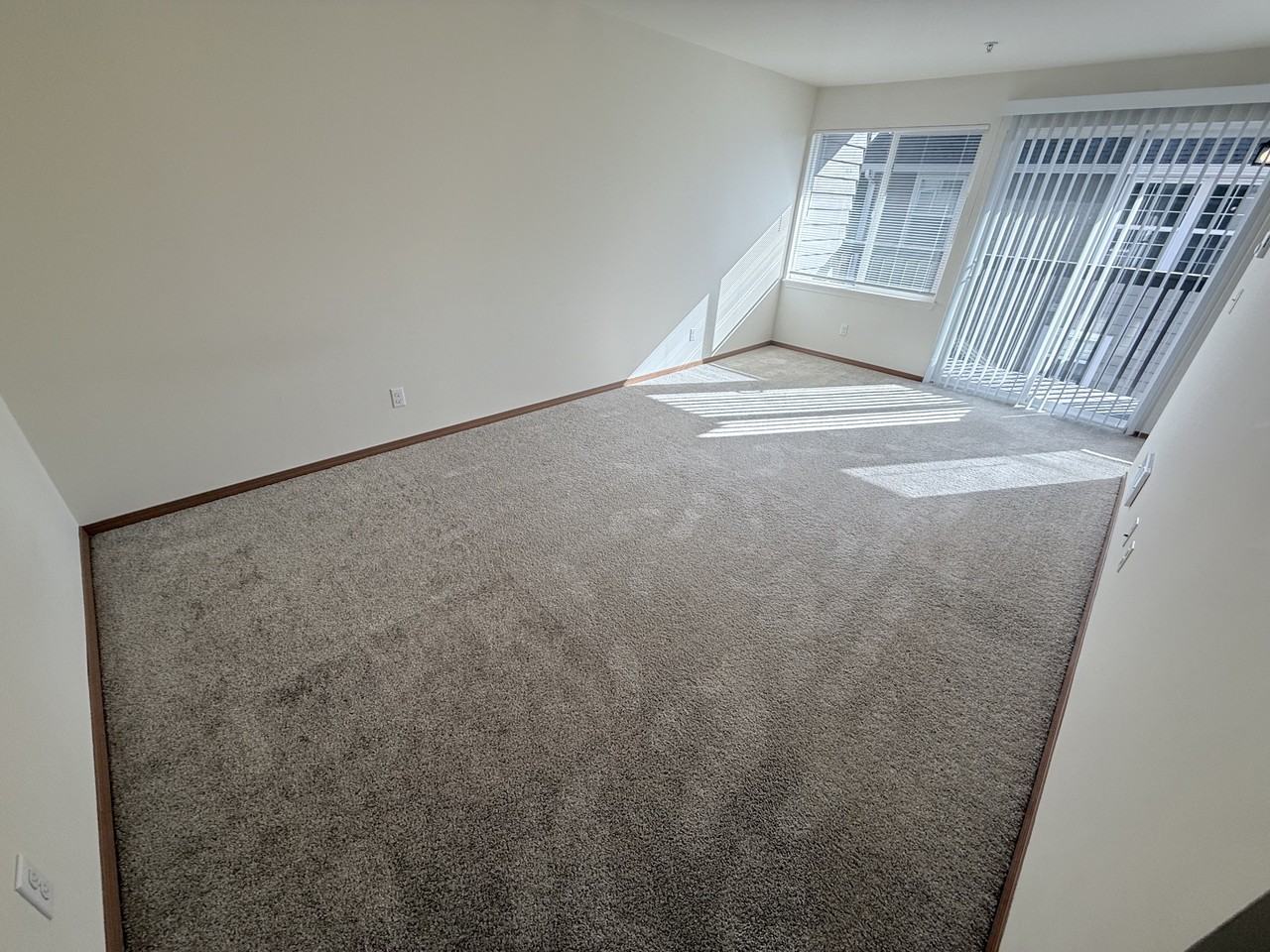 324 Avenue J - 5 #1 - Photo 5 of 28