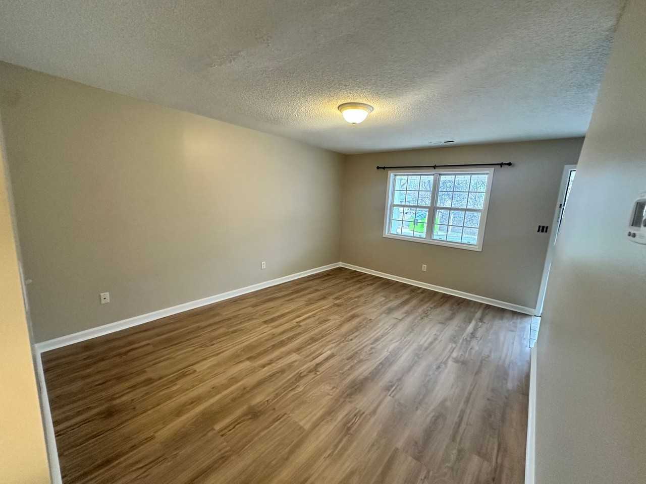 409 W 14th St #1 - Photo 4 of 13