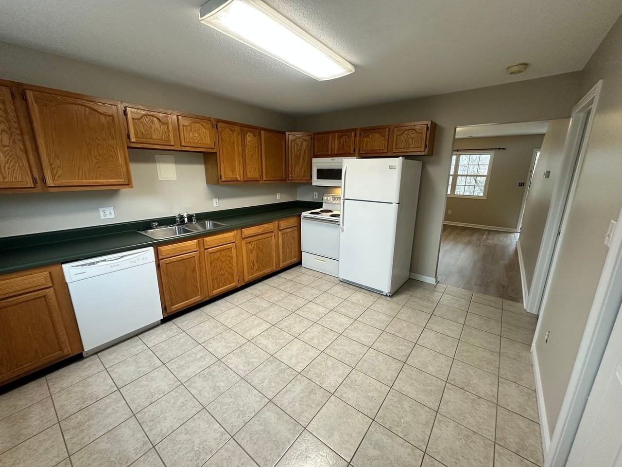409 W 14th St #1 - Photo 5 of 13