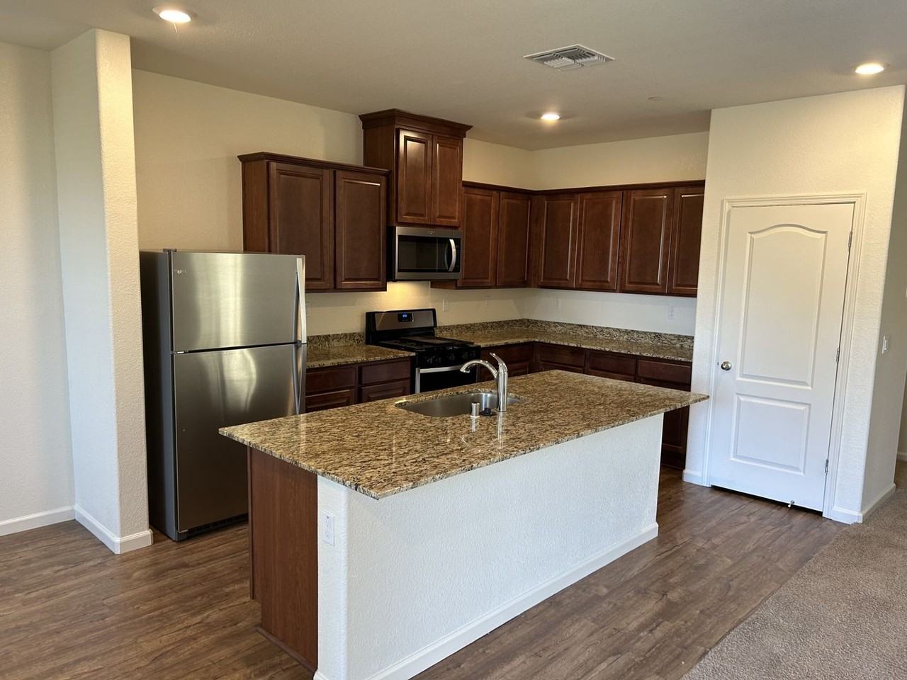 722 Henry Long Blvd - Photo 6 of 28