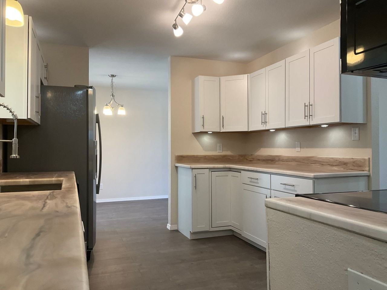 1418 Baylor Dr - Photo 7 of 19