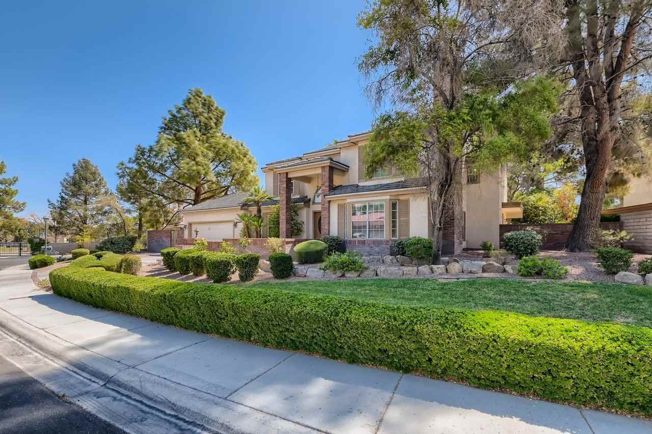 38 Hummingbird Ln - Photo 2 of 8