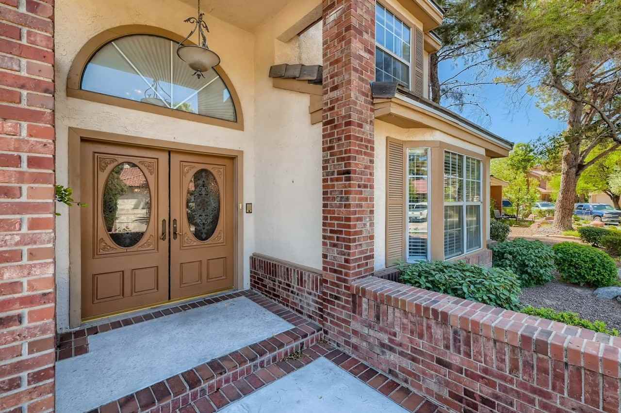 38 Hummingbird Ln - Photo 3 of 8