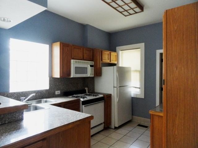 2333 N Clarkson St - Photo 3 of 7