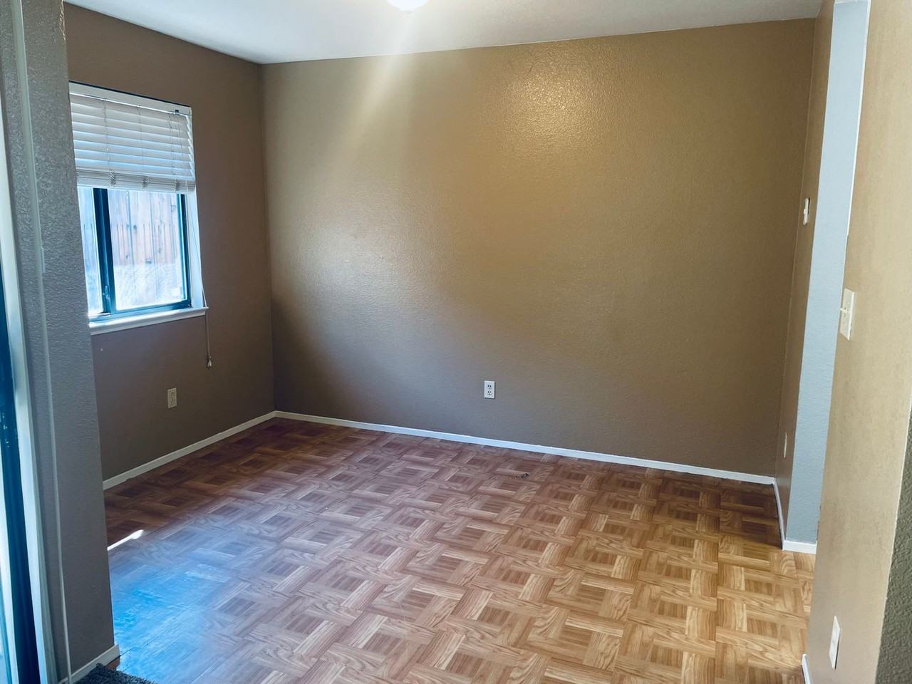 2220 Sunmist Ln - Photo 7 of 13