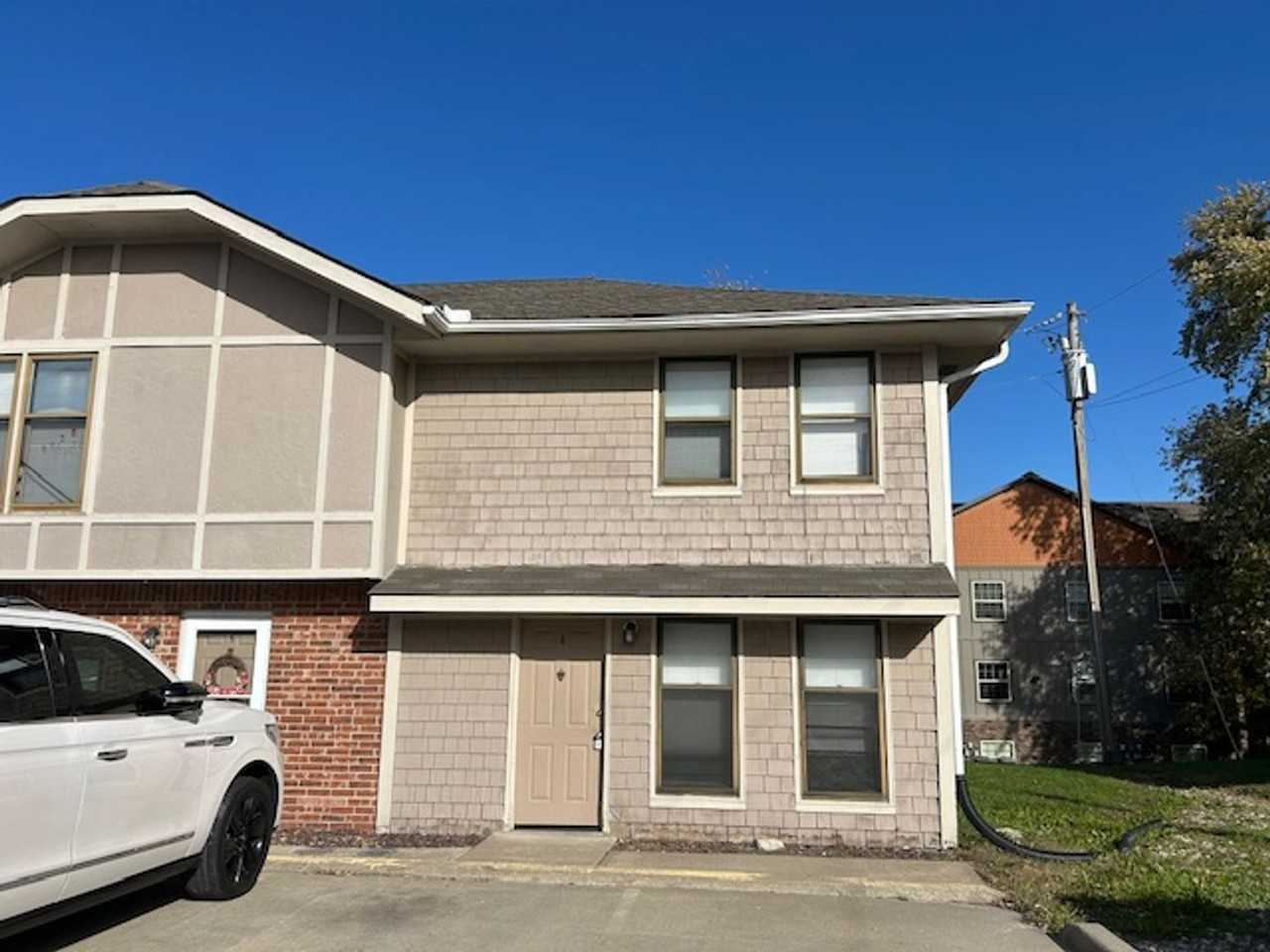 219 N Garrison Ave - Photo 2 of 38