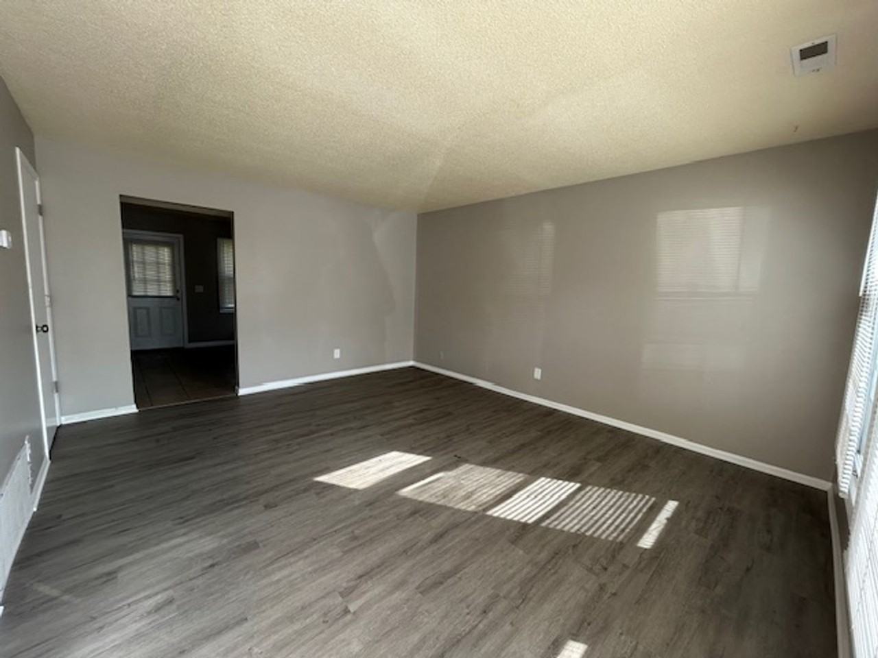 219 N Garrison Ave - Photo 3 of 38