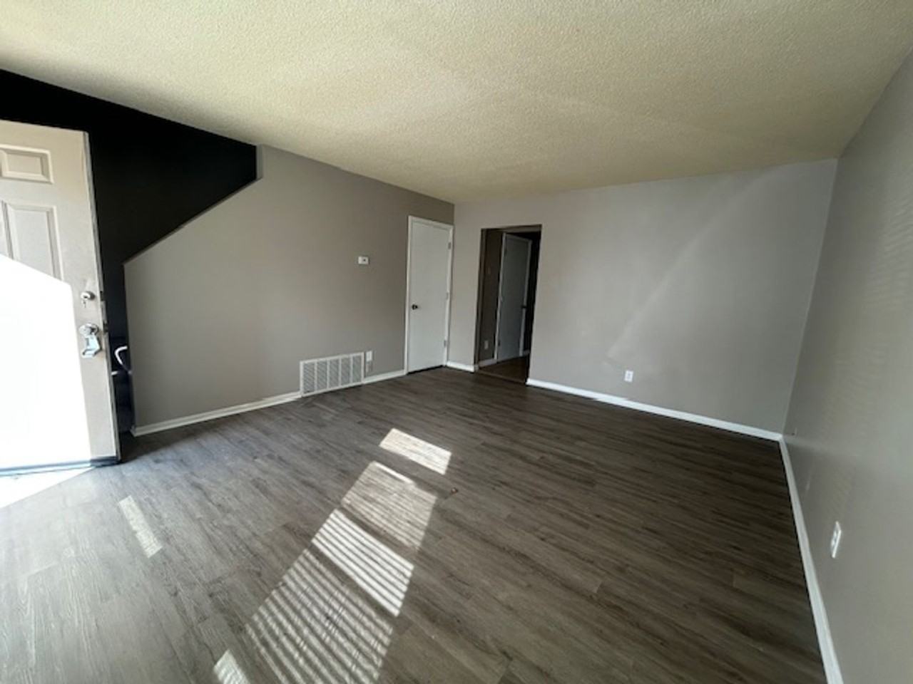 219 N Garrison Ave - Photo 4 of 38