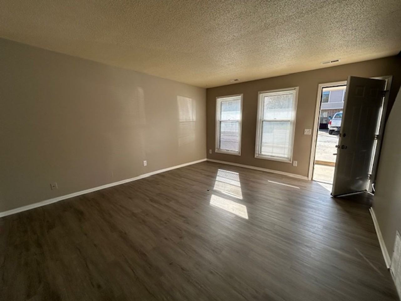 219 N Garrison Ave - Photo 6 of 38