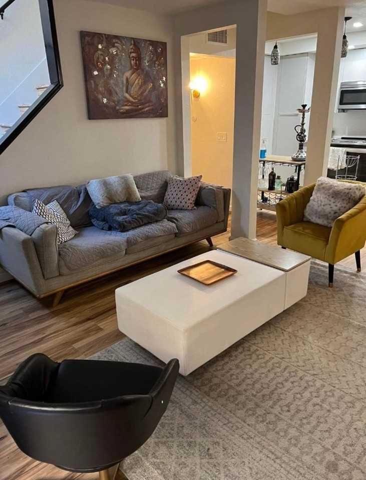 2560 C St - Photo 2 of 40