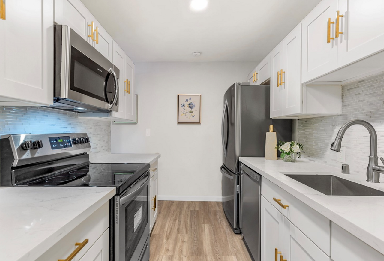 842 100th Ave Ne - Photo 6 of 20